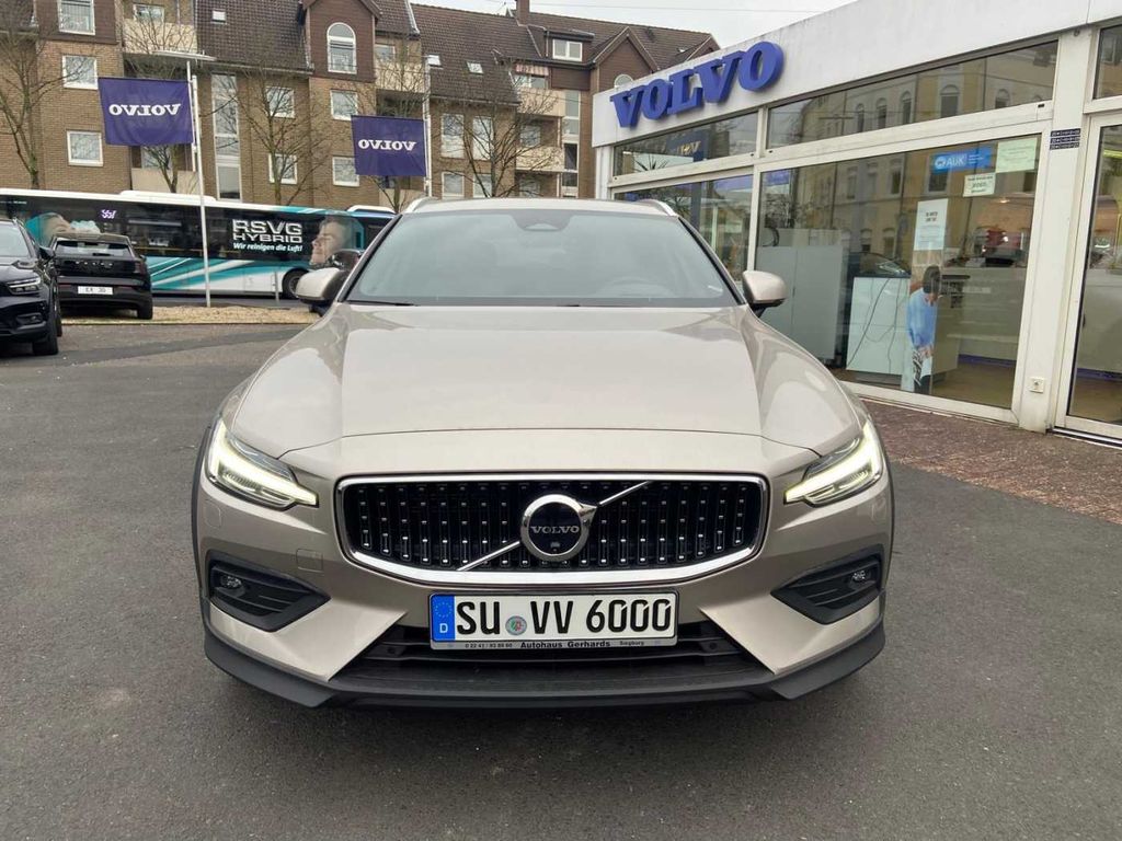 Volvo V60 Cross Country 2023