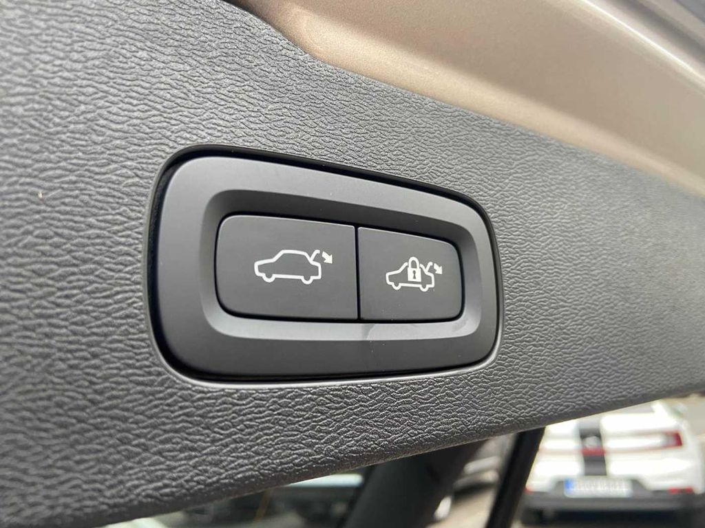 Volvo V60 Cross Country 2023