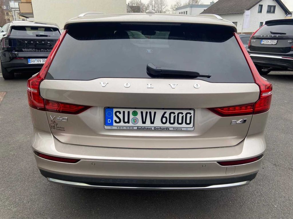 Volvo V60 Cross Country 2023