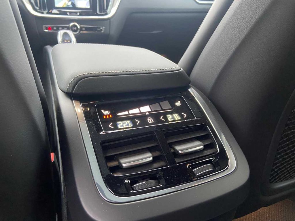 Volvo V60 Cross Country 2023