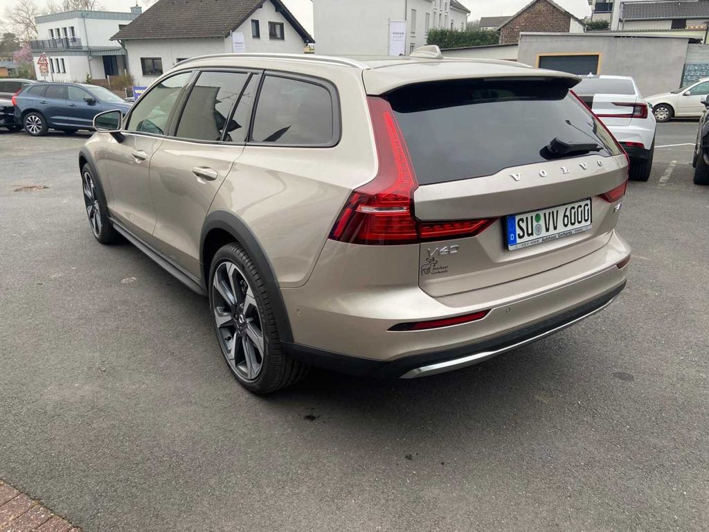 Volvo V60 Cross Country 2023