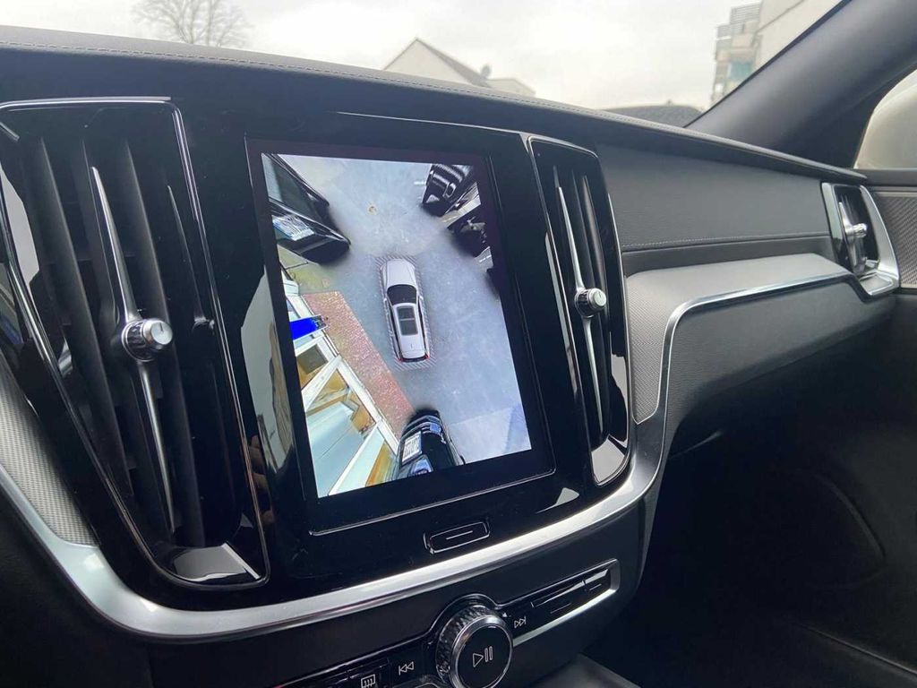 Volvo V60 Cross Country 2023