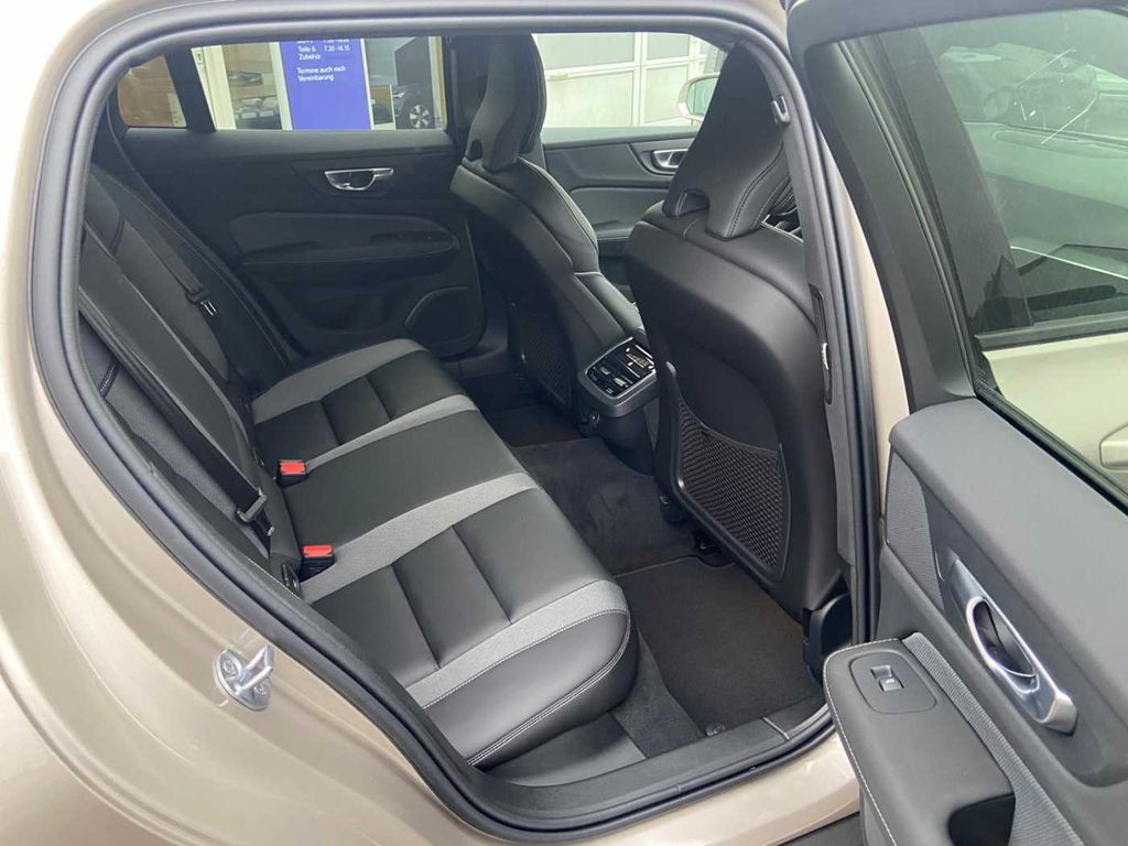 Volvo V60 Cross Country 2023