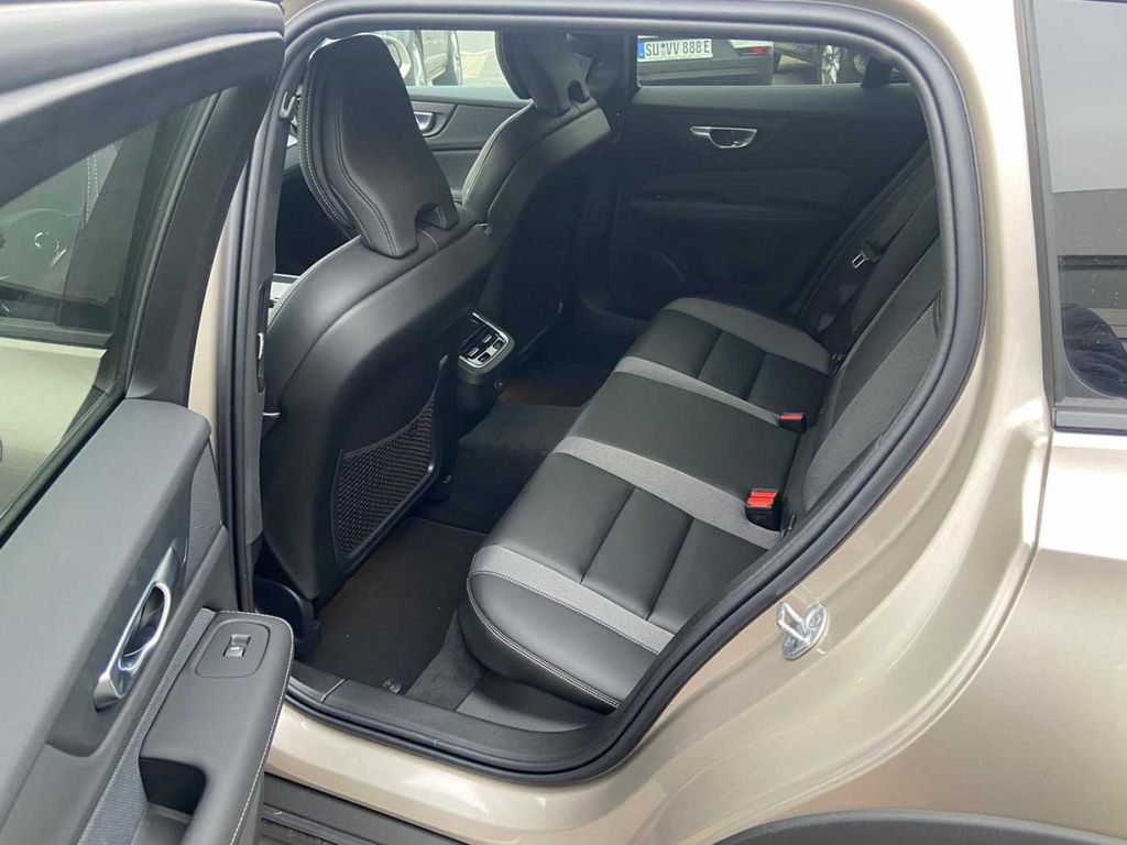 Volvo V60 Cross Country 2023