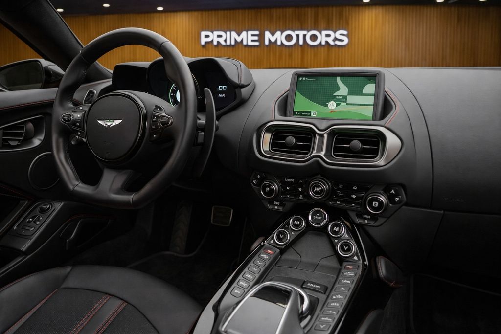 Aston Martin V8 Vantage 2019