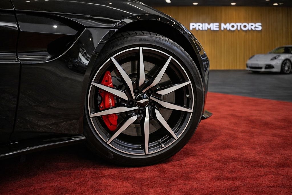 Aston Martin V8 Vantage 2019