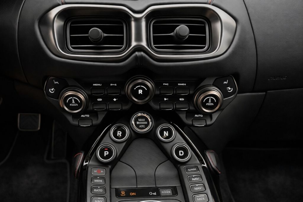 Aston Martin V8 Vantage 2019