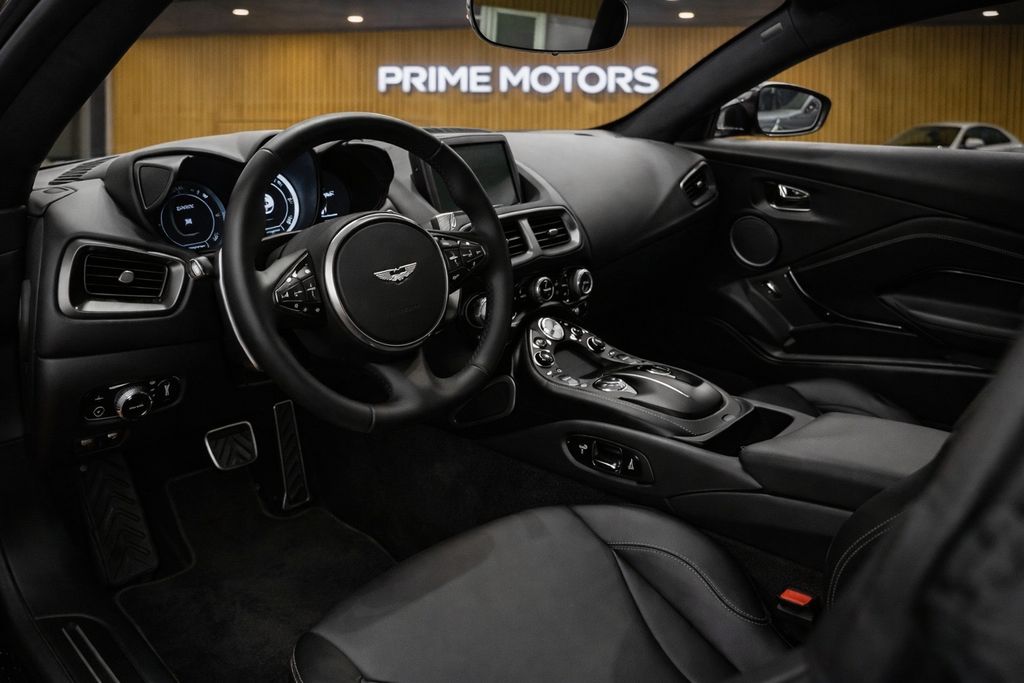 Aston Martin V8 Vantage 2019