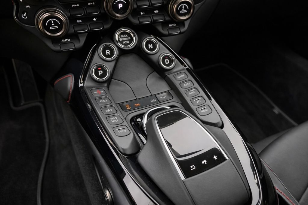 Aston Martin V8 Vantage 2019