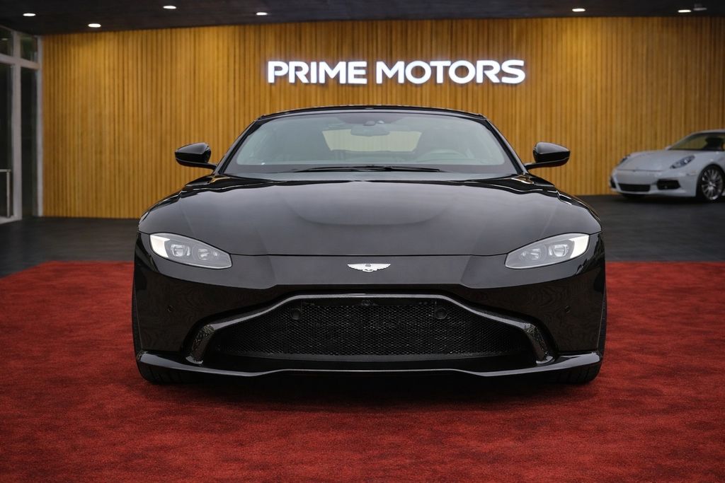 Aston Martin V8 Vantage 2019