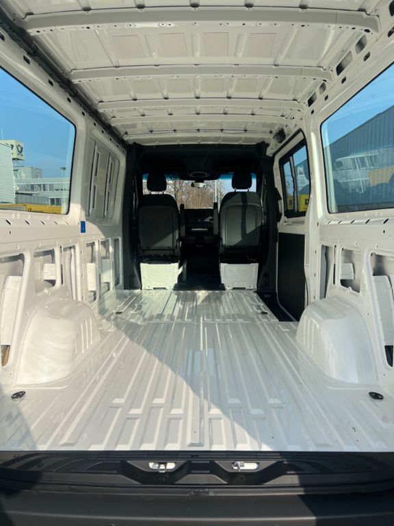 Mercedes-Benz Sprinter 2025