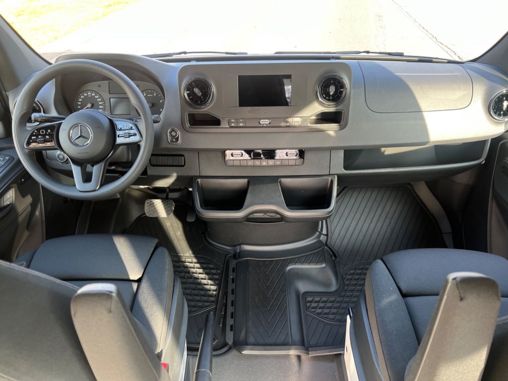 Mercedes-Benz Sprinter 2025