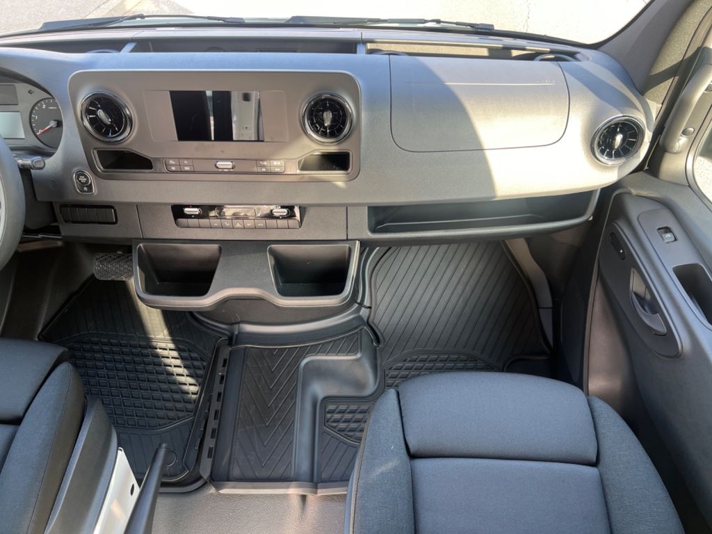 Mercedes-Benz Sprinter 2025