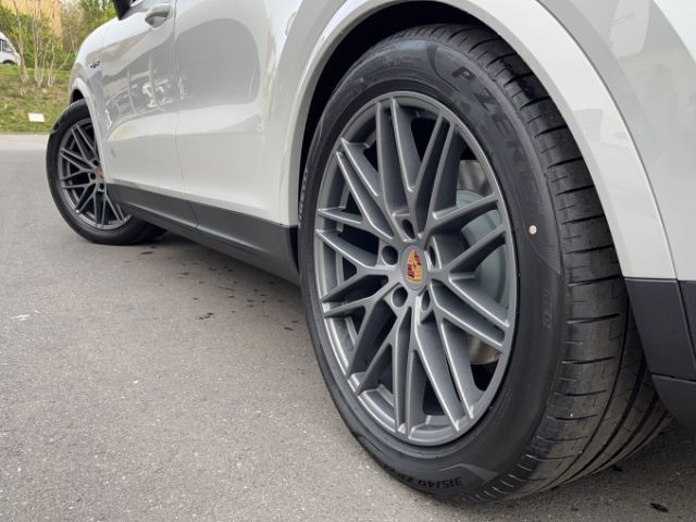 Porsche Cayenne 2025