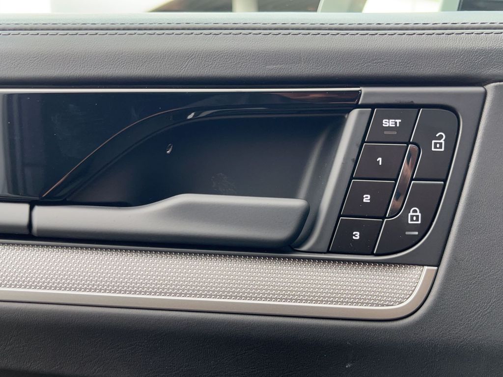 Porsche Cayenne 2025