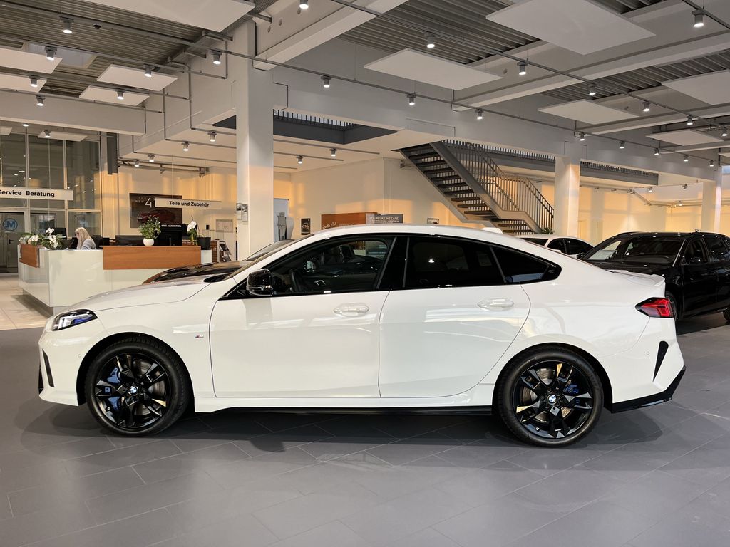 BMW M235 2025