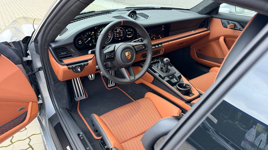Porsche 992 2025