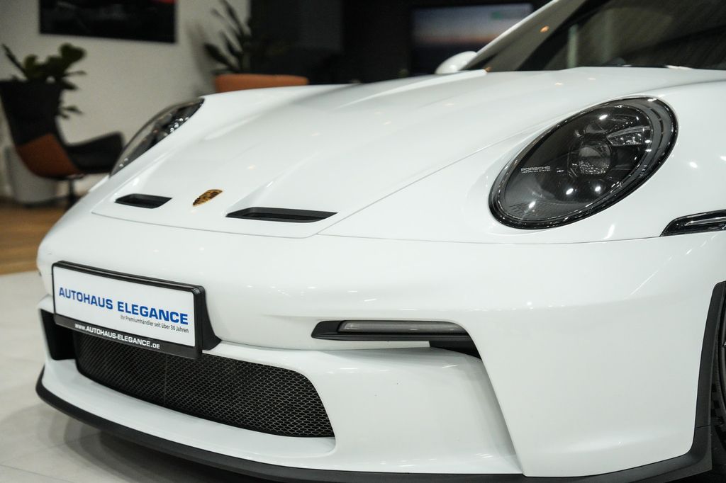 Porsche 992 2025