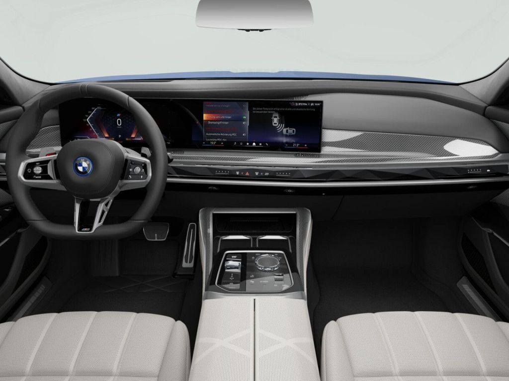 BMW 750 2024