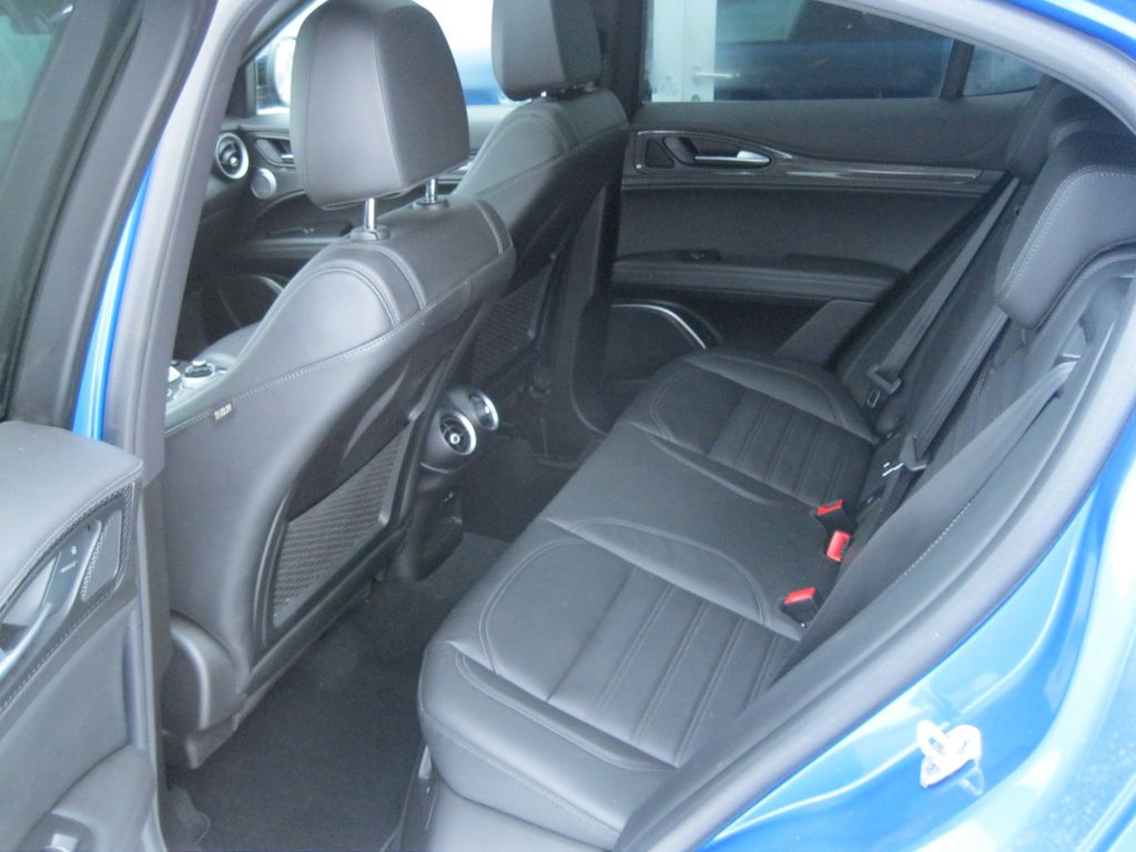 Alfa Romeo Stelvio 2023