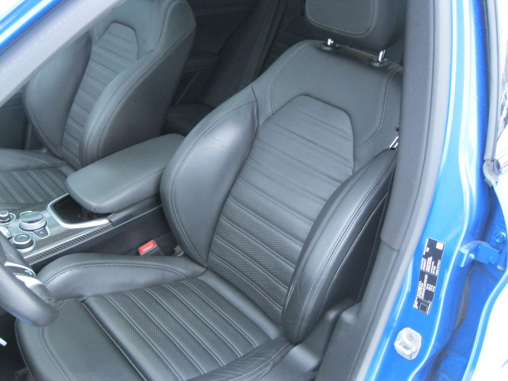 Alfa Romeo Stelvio 2023