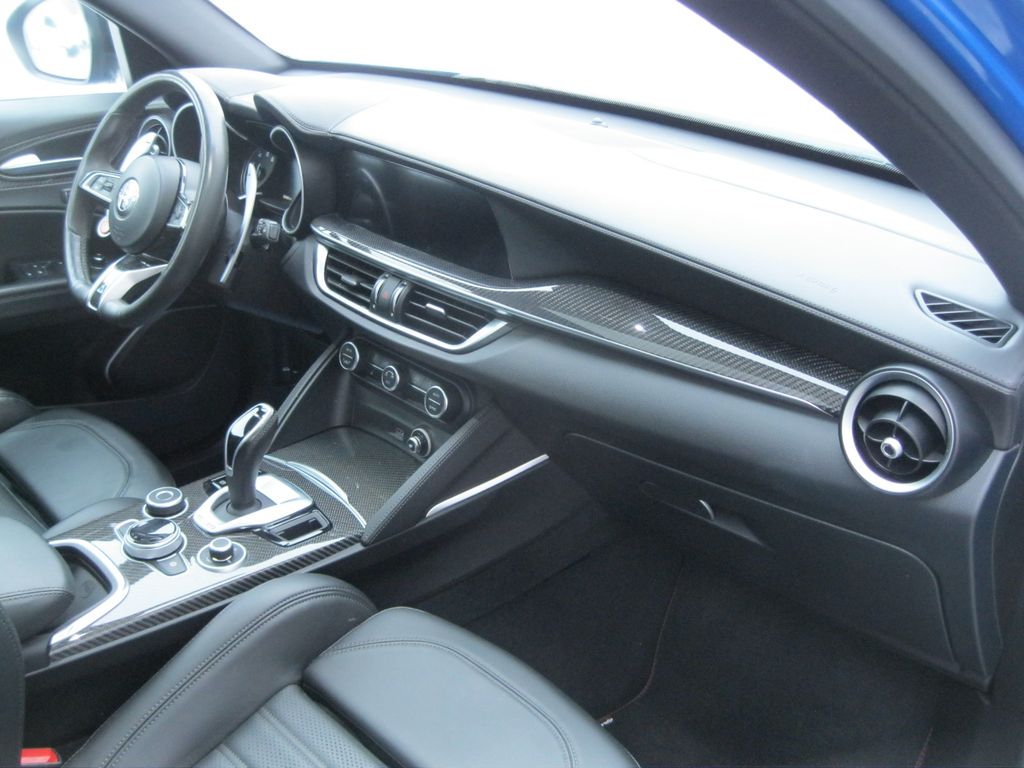 Alfa Romeo Stelvio 2023