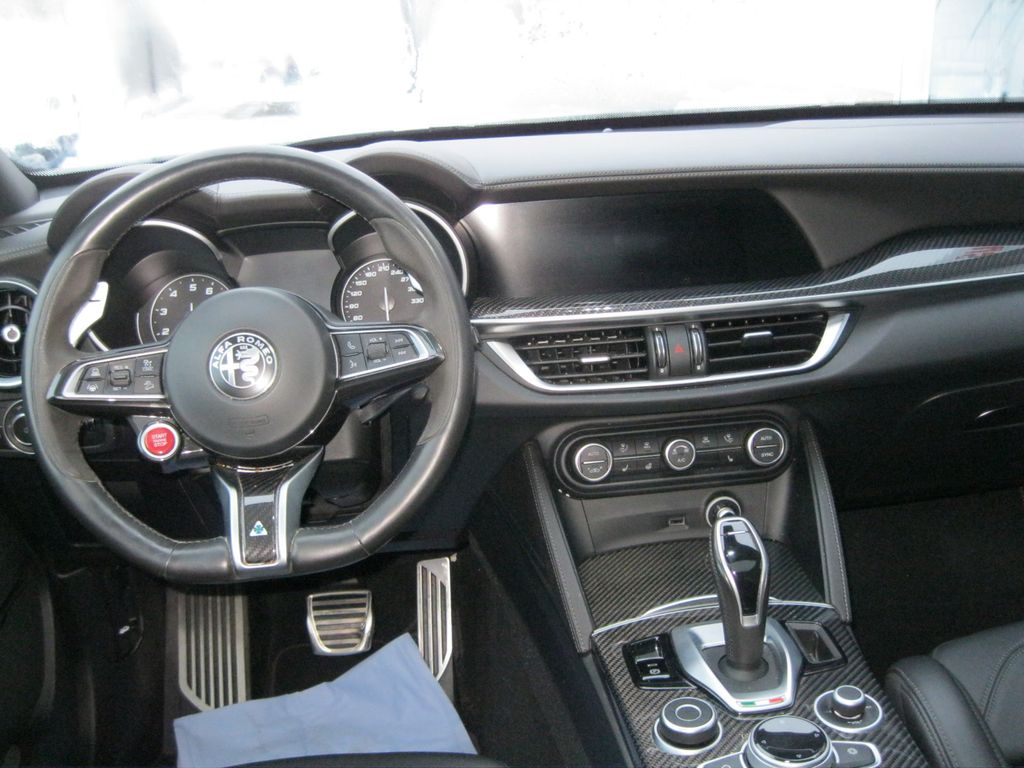 Alfa Romeo Stelvio 2023