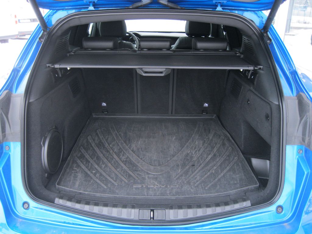 Alfa Romeo Stelvio 2023