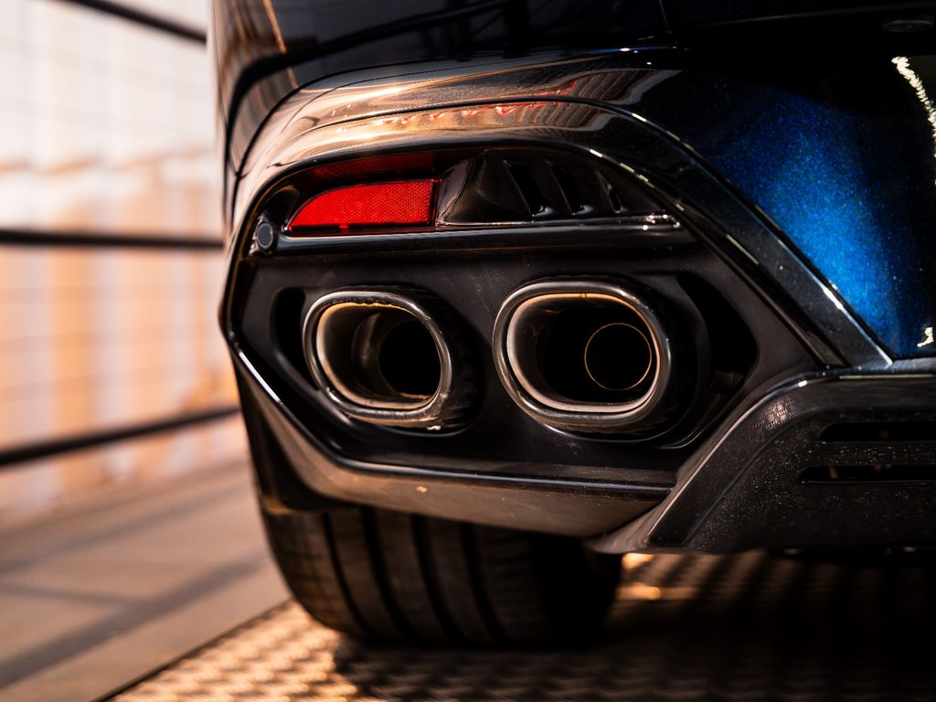 Aston Martin Vanquish 2025