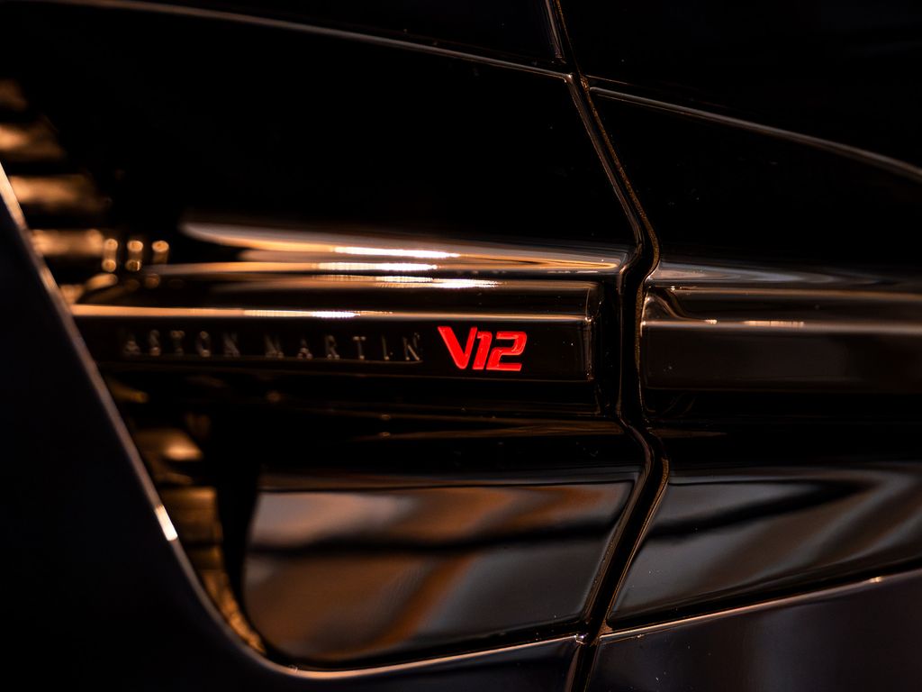 Aston Martin Vanquish 2025