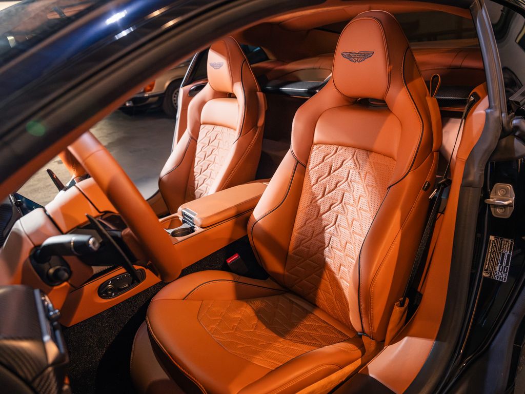 Aston Martin Vanquish 2025