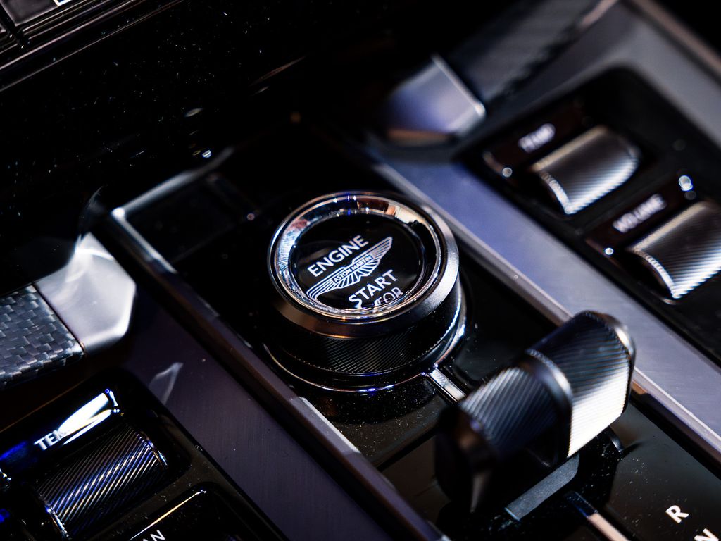 Aston Martin Vanquish 2025