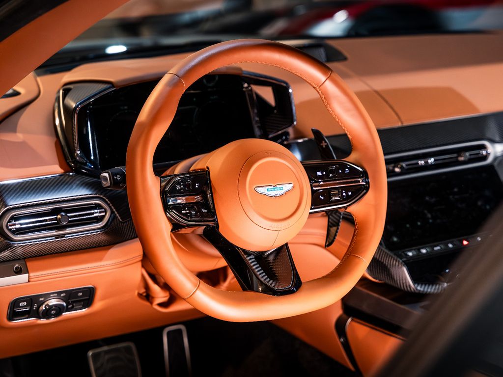 Aston Martin Vanquish 2025