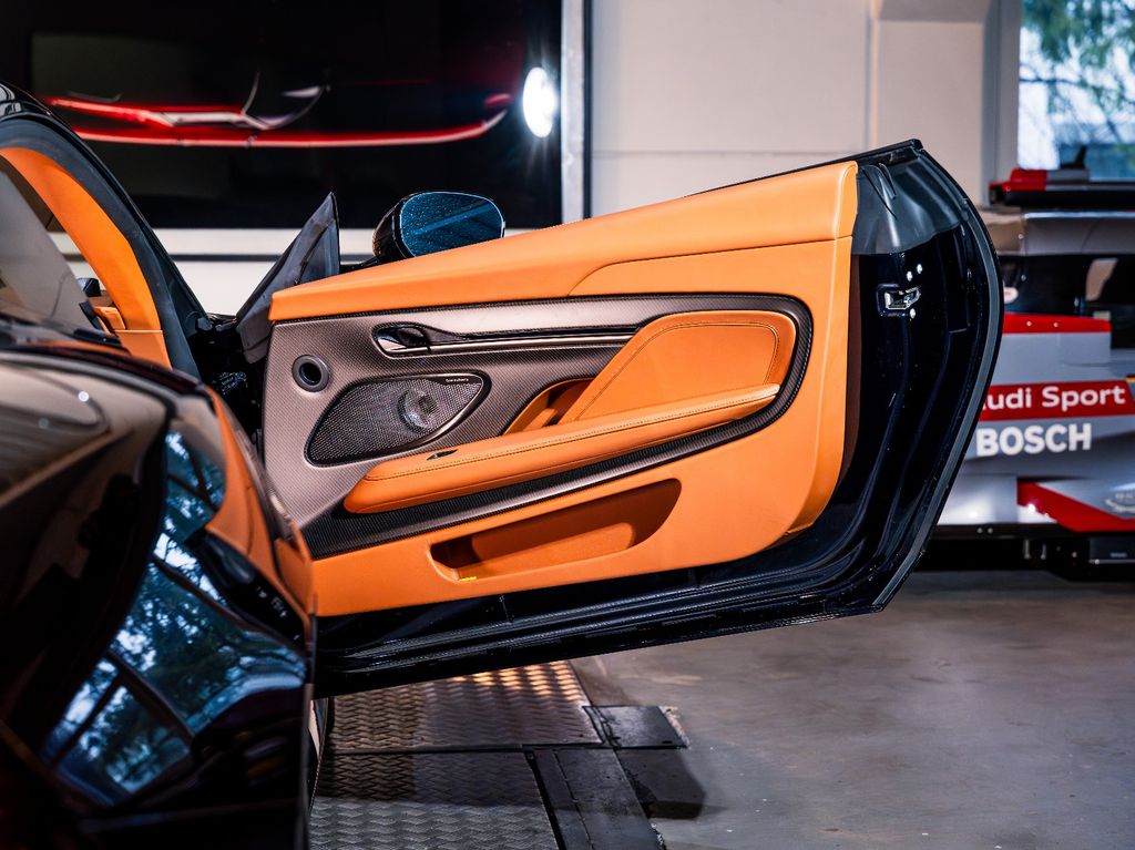 Aston Martin Vanquish 2025