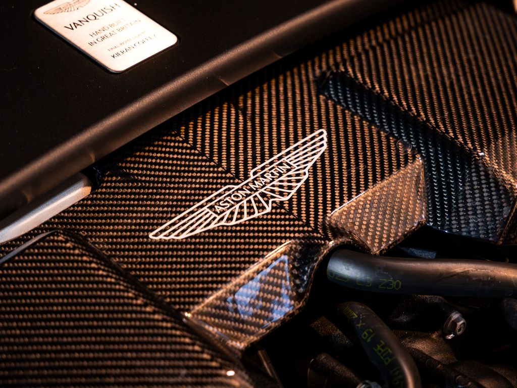 Aston Martin Vanquish 2025