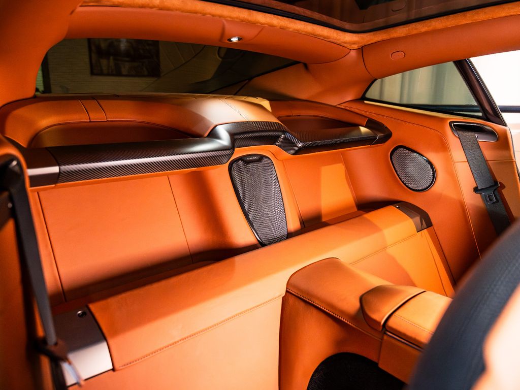 Aston Martin Vanquish 2025