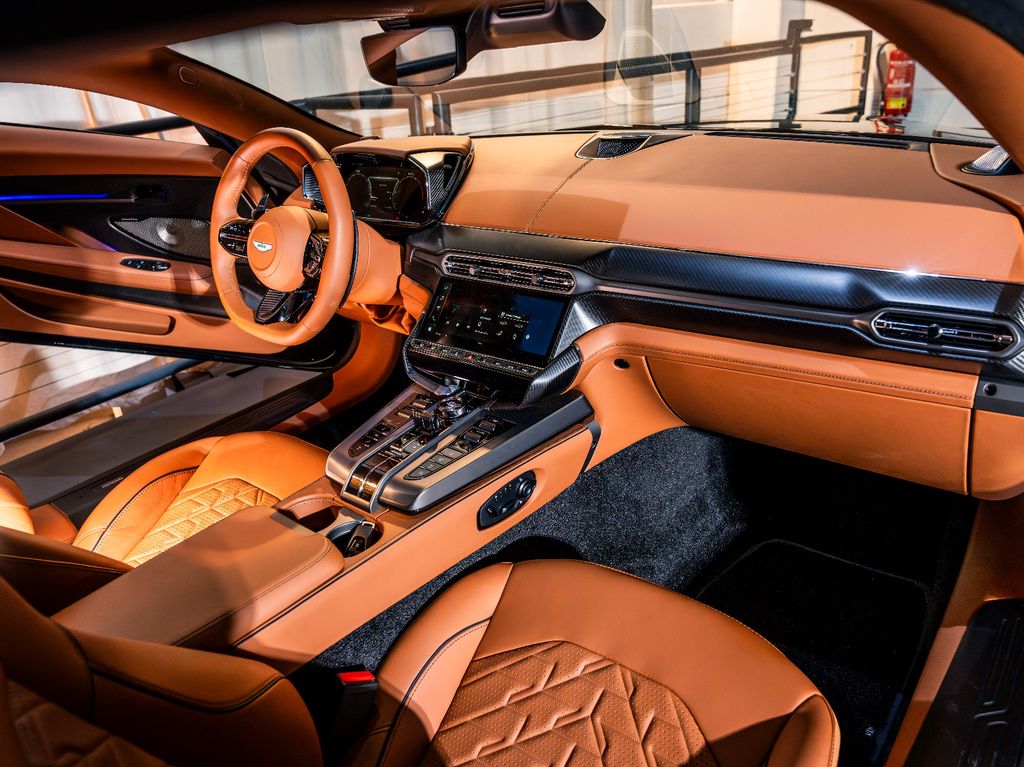 Aston Martin Vanquish 2025