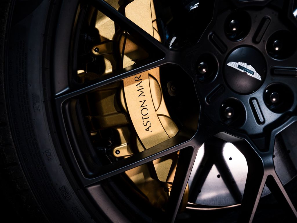 Aston Martin Vanquish 2025