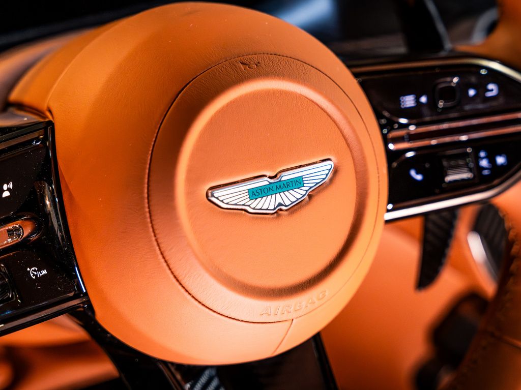 Aston Martin Vanquish 2025