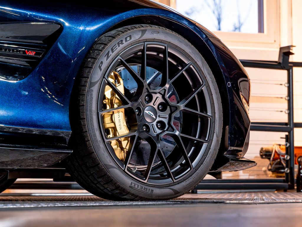 Aston Martin Vanquish 2025