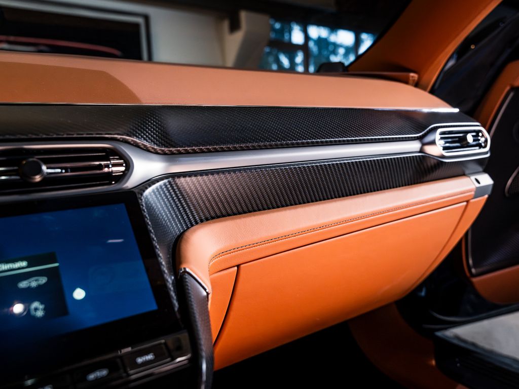 Aston Martin Vanquish 2025