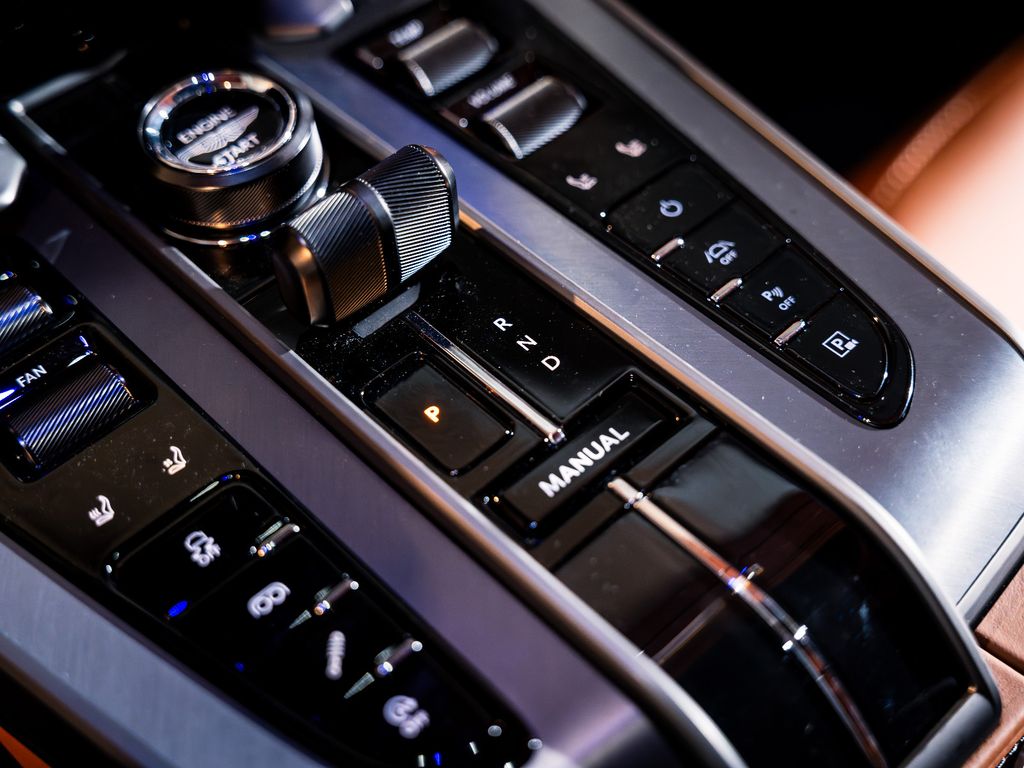 Aston Martin Vanquish 2025