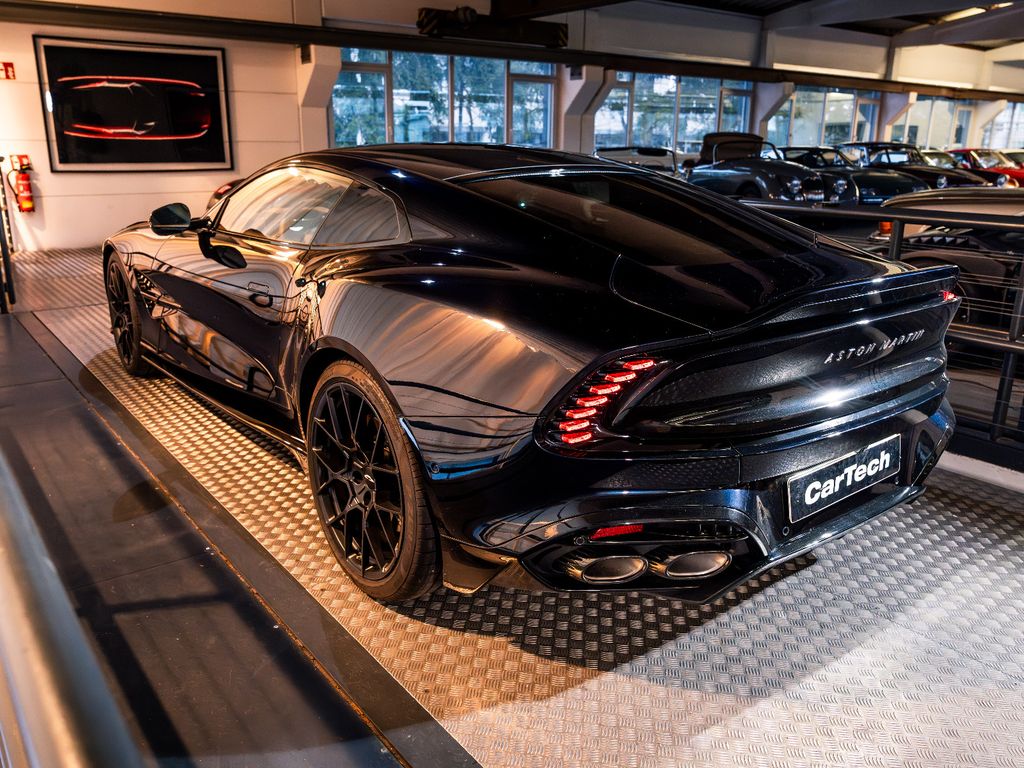 Aston Martin Vanquish 2025