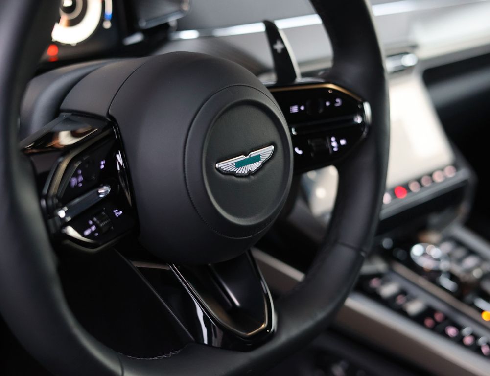 Aston Martin Vanquish 2024