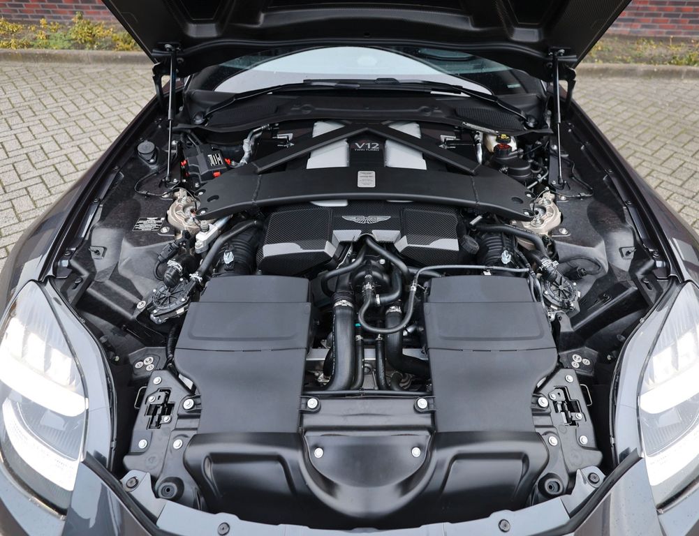 Aston Martin Vanquish 2024