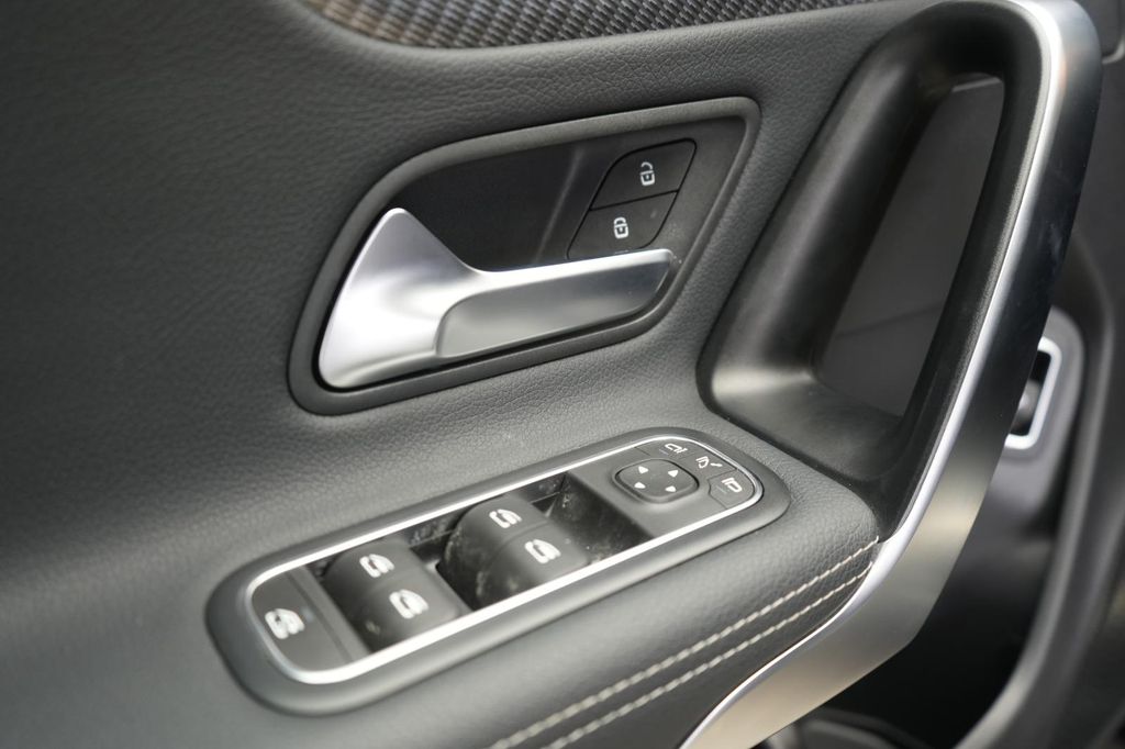 Mercedes-Benz CLA 200 2025