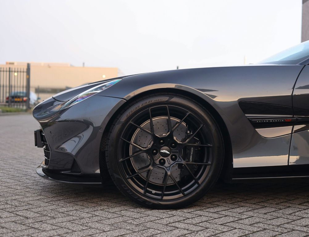 Aston Martin Vanquish 2024