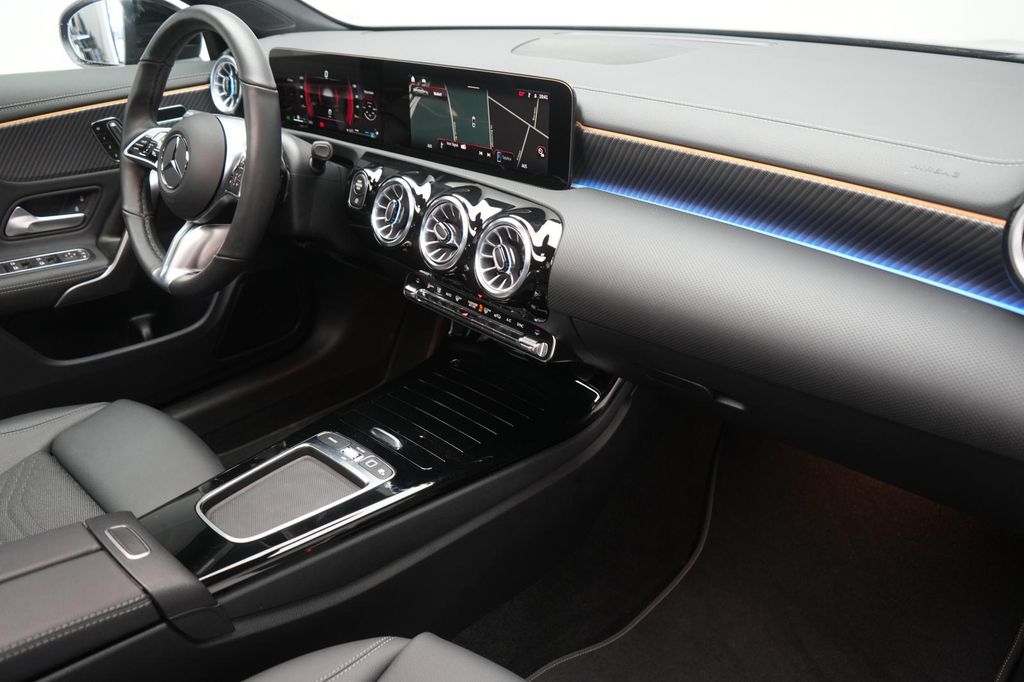 Mercedes-Benz CLA 200 2025