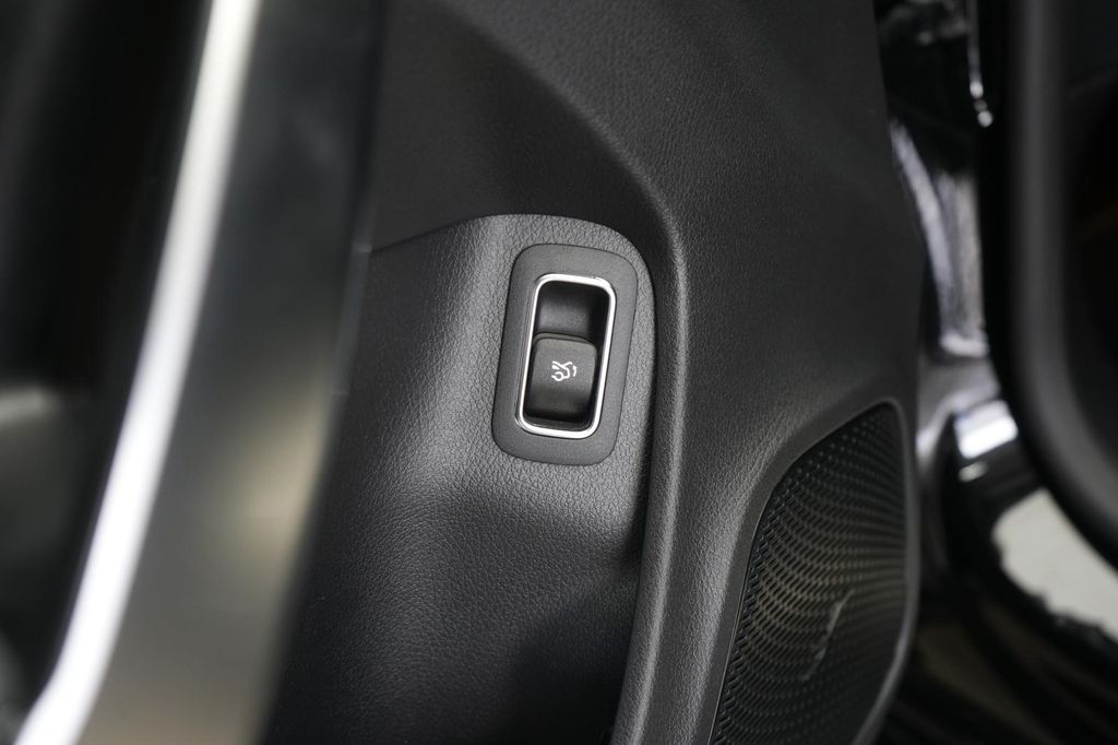 Mercedes-Benz CLA 200 2025