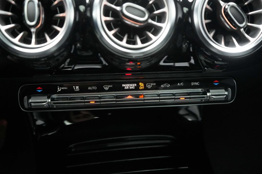 Mercedes-Benz CLA 200 2025